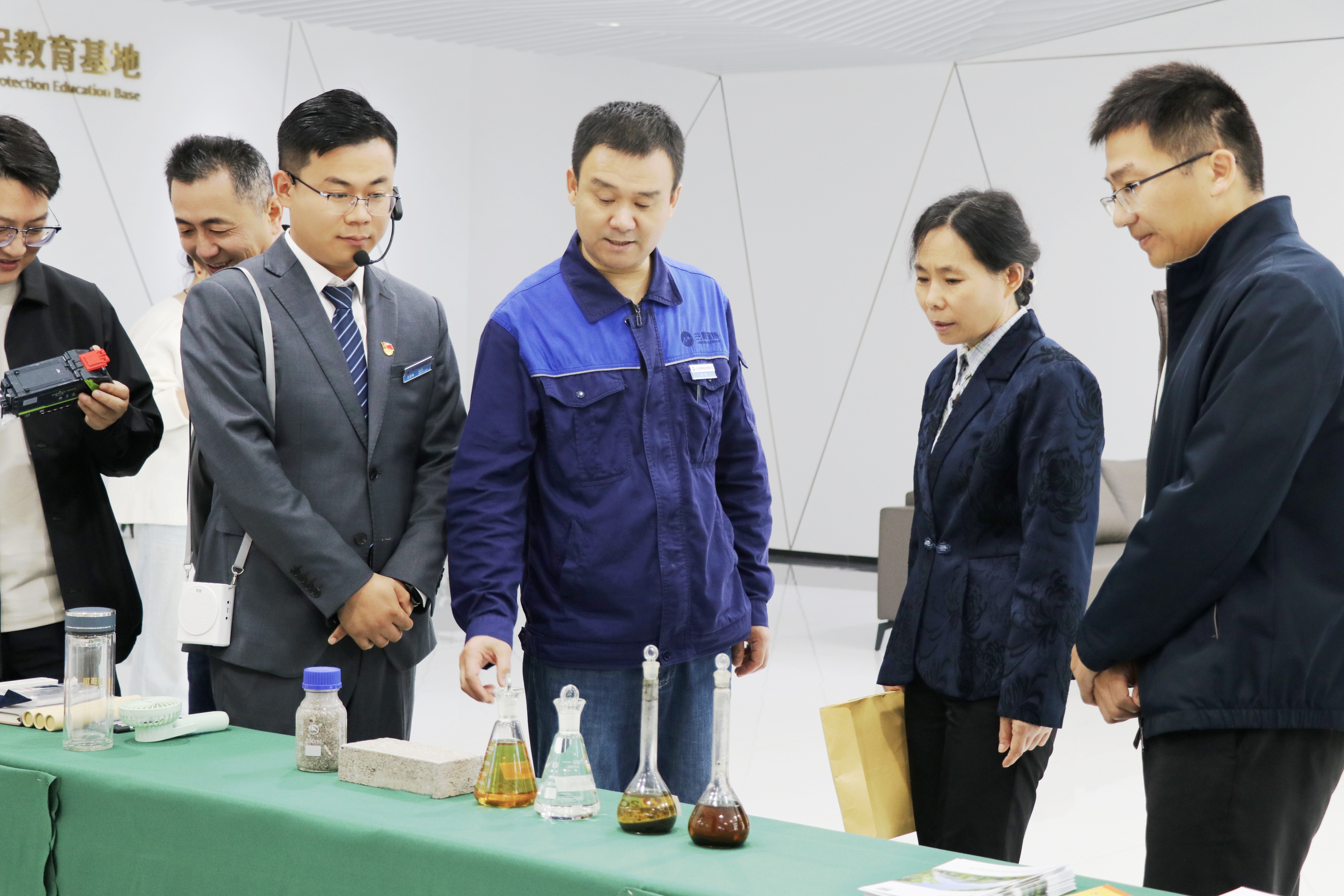 10月17日，安徽省生態(tài)環(huán)境廳調(diào)研六安三峰公司 為環(huán)保教育基地注入新動(dòng)能.jpg